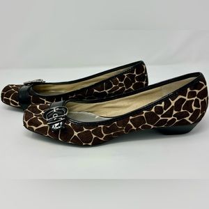 Bandolino Leather Animal Print Shoes Slight Wedge Buckle Detail Womens Size 9 M